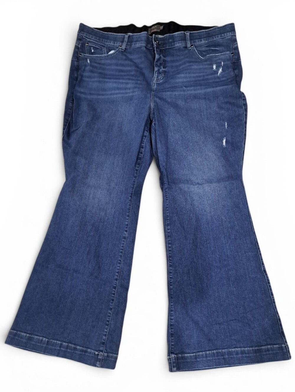 #052 Torrid 28 Reg. Blue Bombshell Flare Distressed Jeans